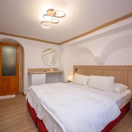 Bed And Breakfast Kotoni Gjirokaster Bagian luar foto