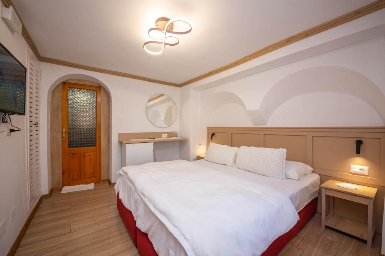 Bed And Breakfast Kotoni Gjirokaster Bagian luar foto