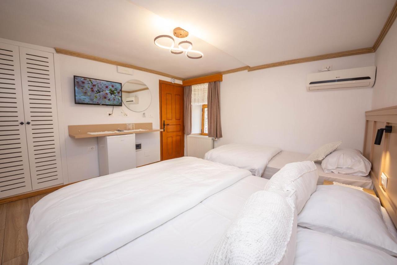 Bed And Breakfast Kotoni Gjirokaster Bagian luar foto