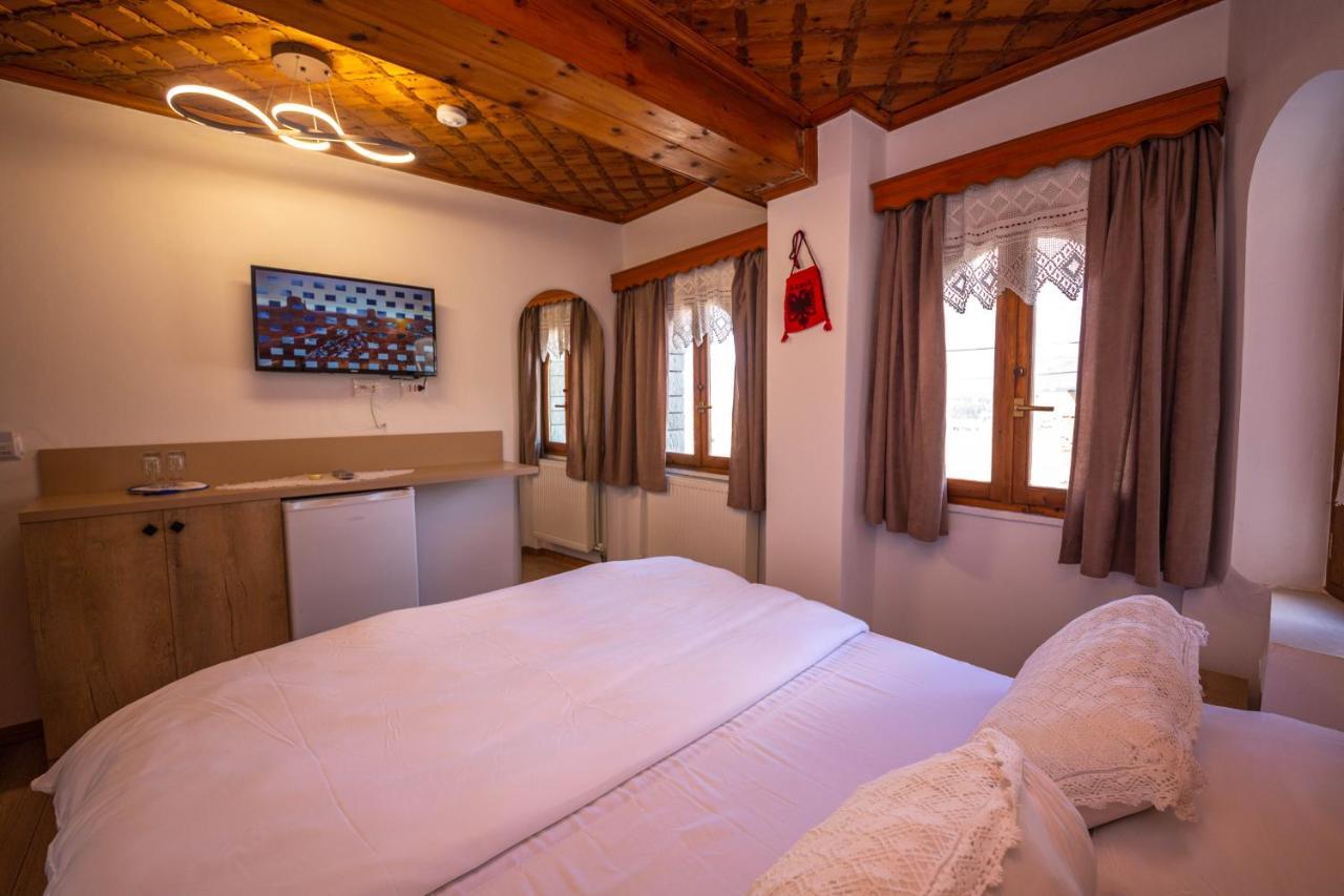 Bed And Breakfast Kotoni Gjirokaster Bagian luar foto
