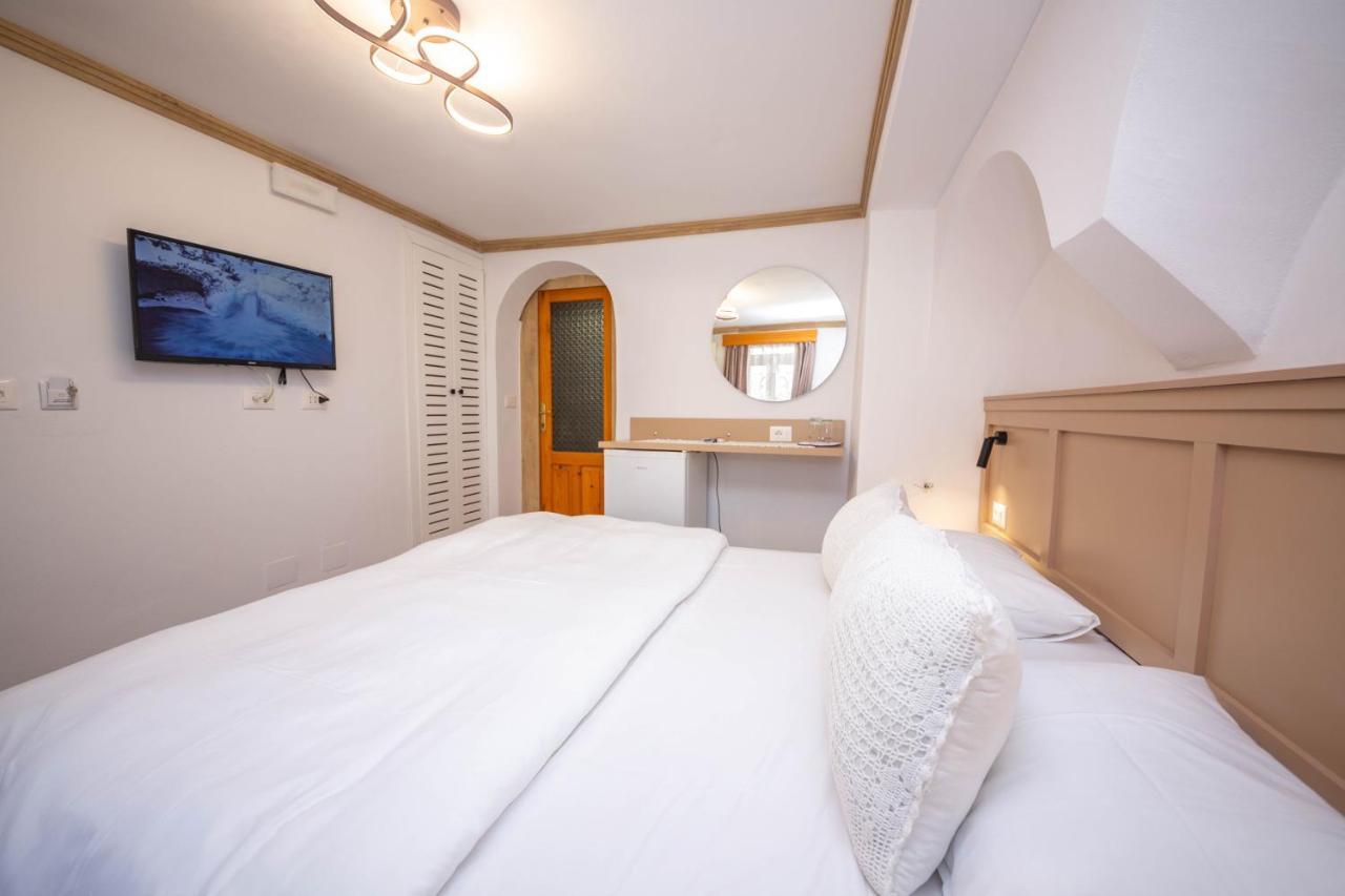 Bed And Breakfast Kotoni Gjirokaster Bagian luar foto