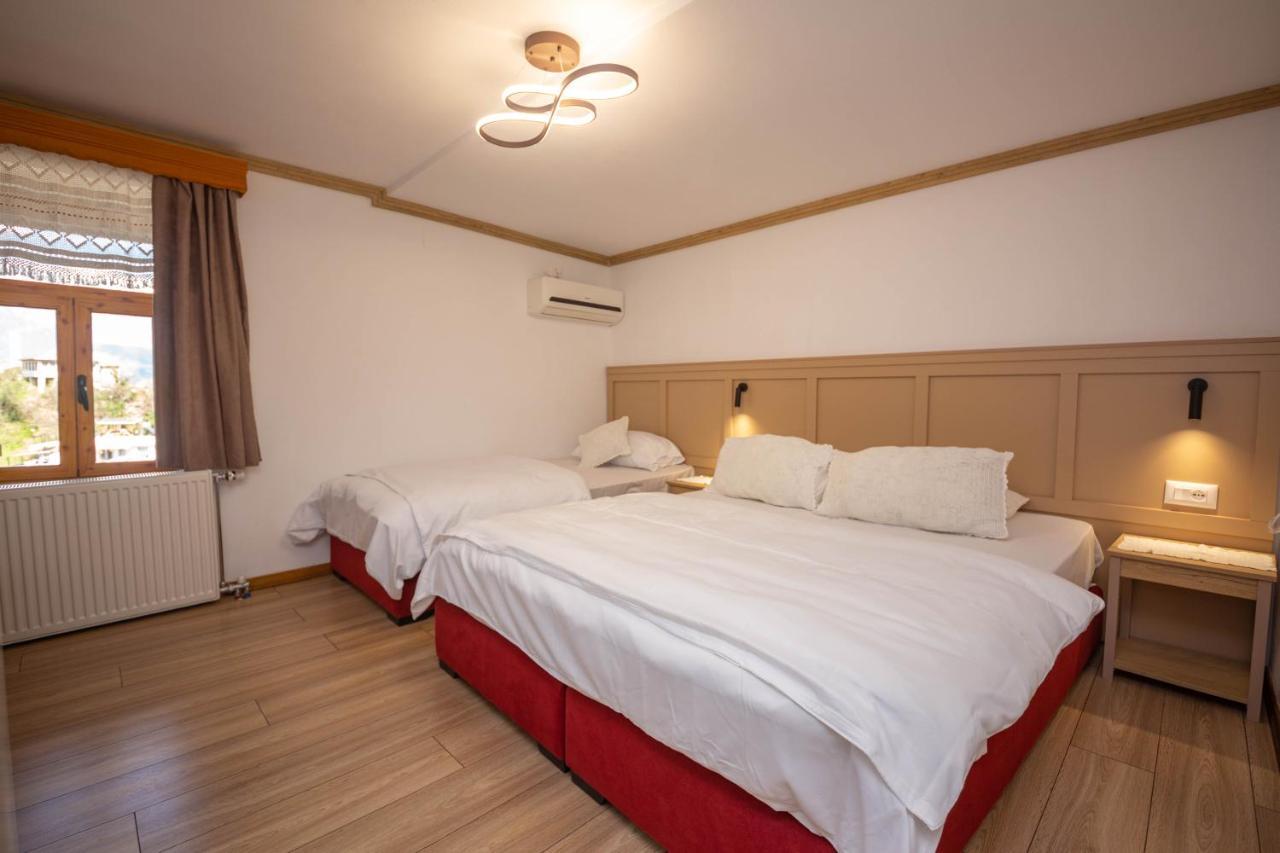 Bed And Breakfast Kotoni Gjirokaster Bagian luar foto