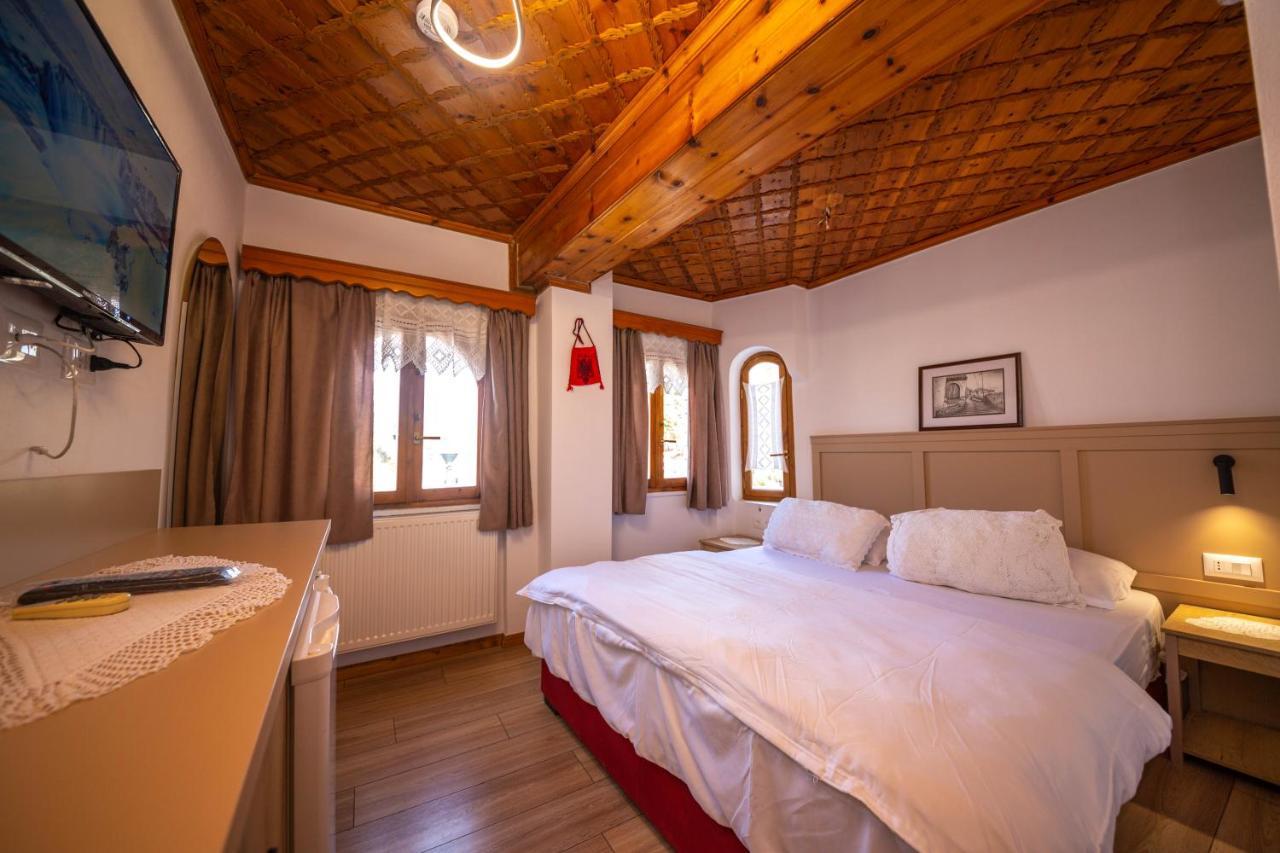 Bed And Breakfast Kotoni Gjirokaster Bagian luar foto