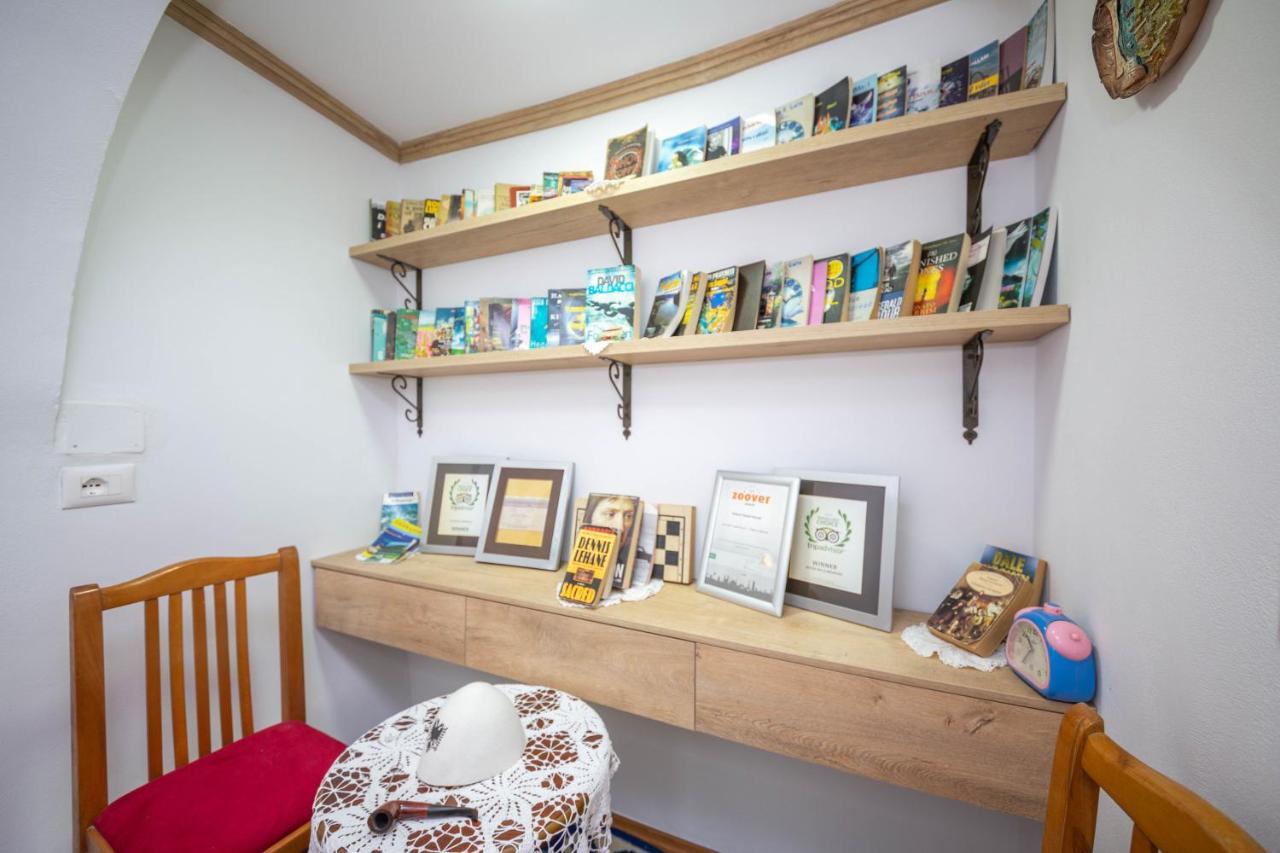 Bed And Breakfast Kotoni Gjirokaster Bagian luar foto