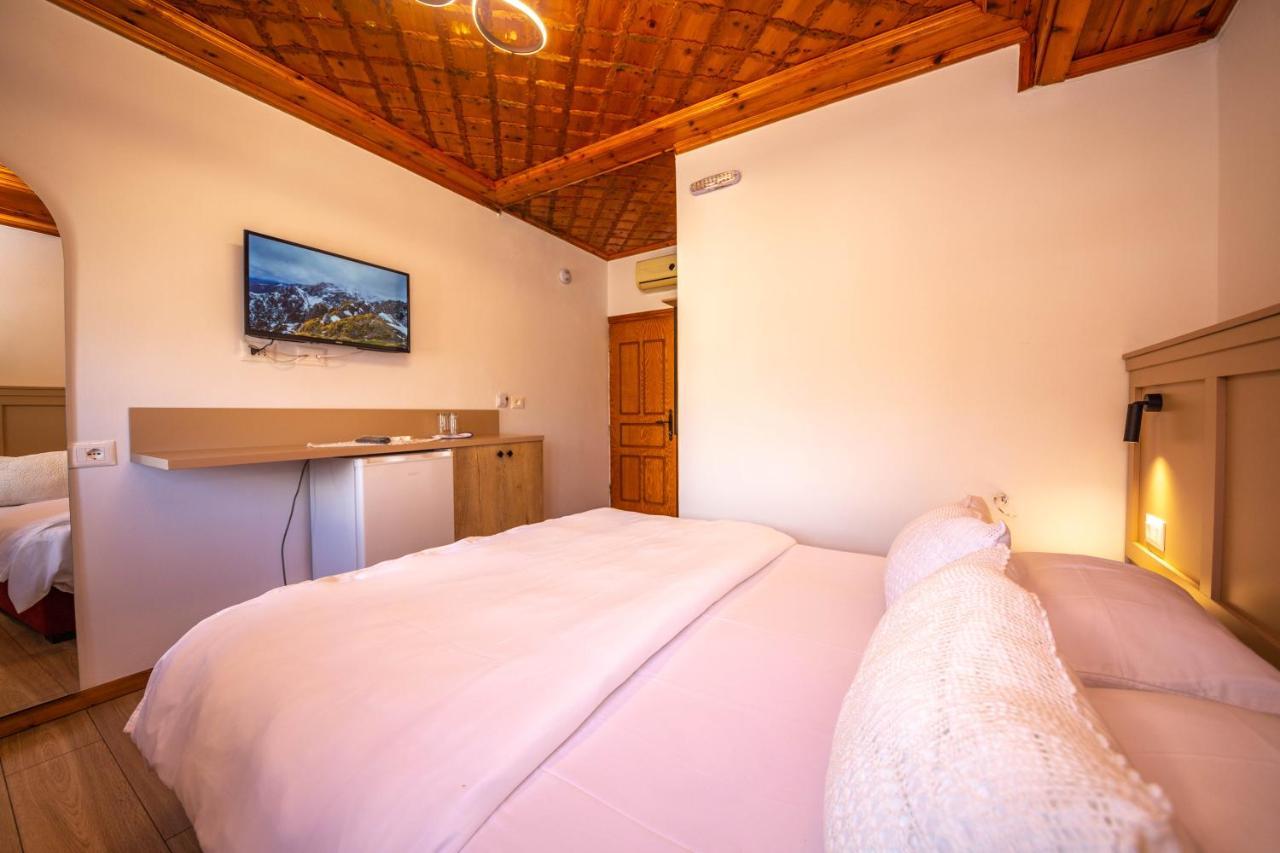 Bed And Breakfast Kotoni Gjirokaster Bagian luar foto