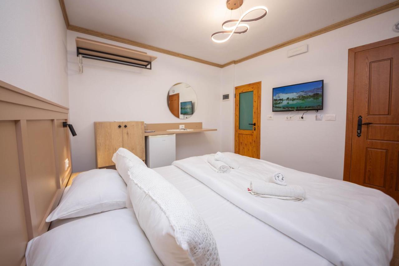 Bed And Breakfast Kotoni Gjirokaster Bagian luar foto