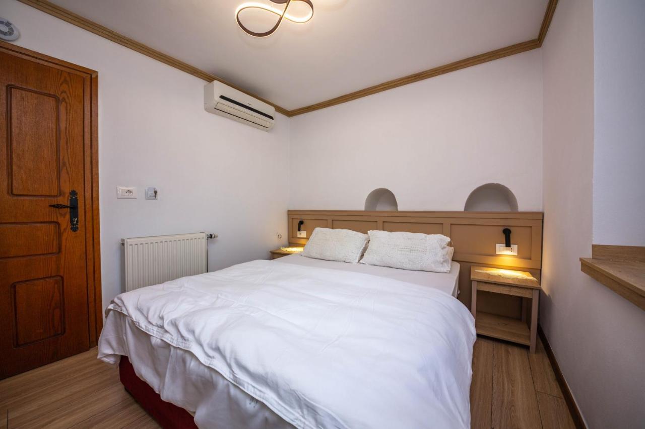 Bed And Breakfast Kotoni Gjirokaster Bagian luar foto