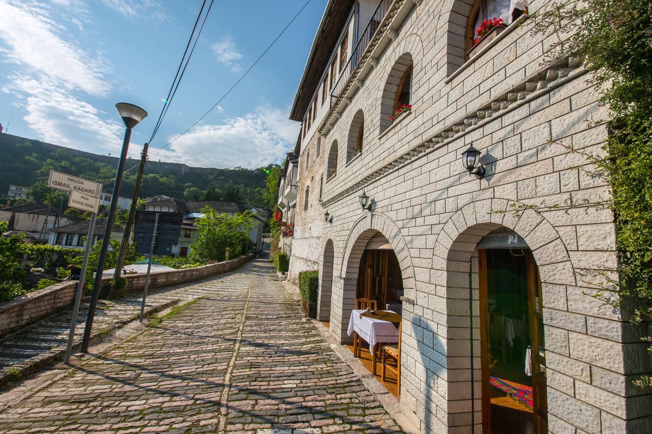 Bed And Breakfast Kotoni Gjirokaster Bagian luar foto