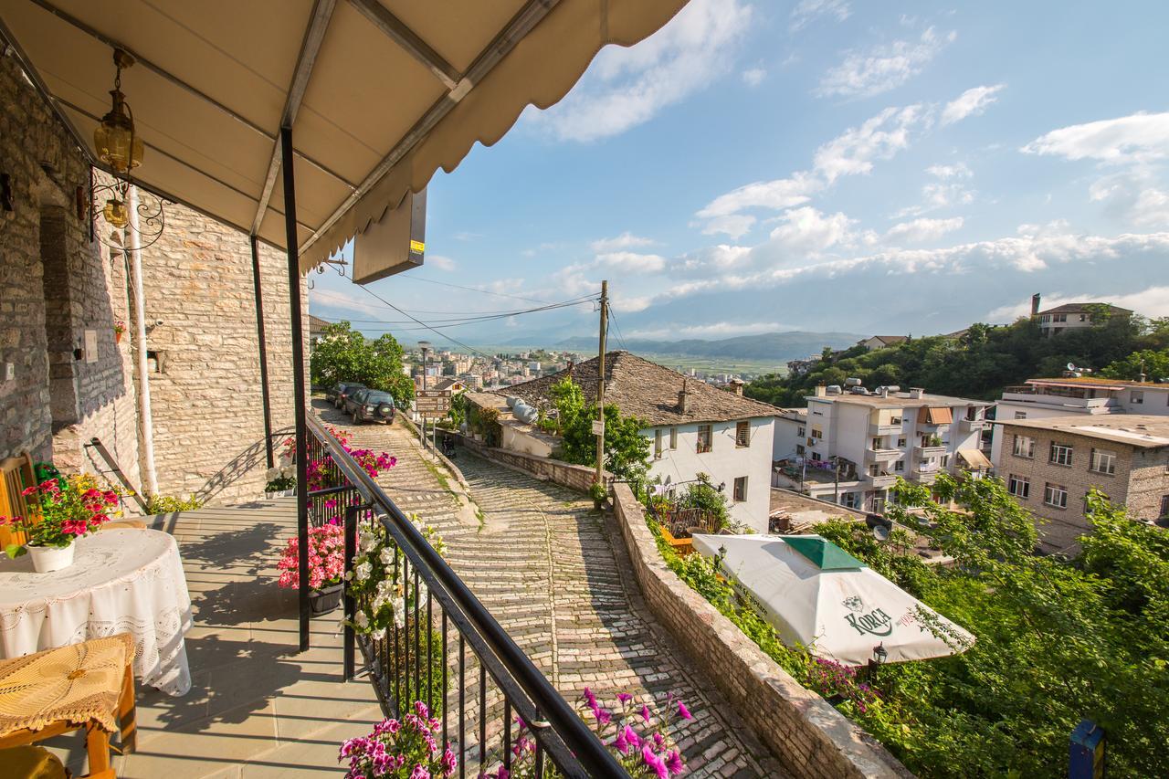 Bed And Breakfast Kotoni Gjirokaster Bagian luar foto