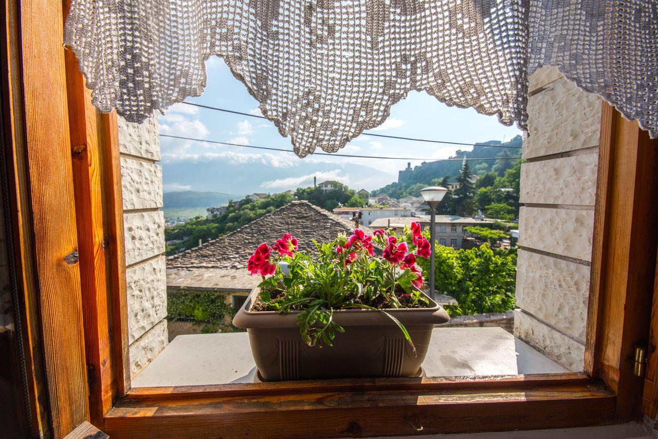 Bed And Breakfast Kotoni Gjirokaster Bagian luar foto